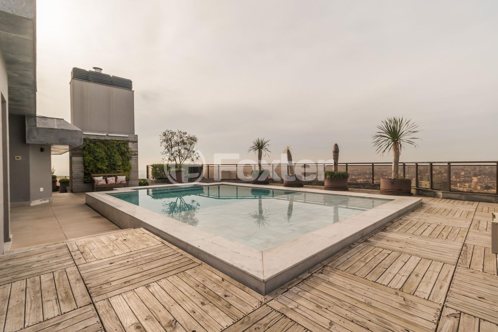 Piscina e deck da cobertura