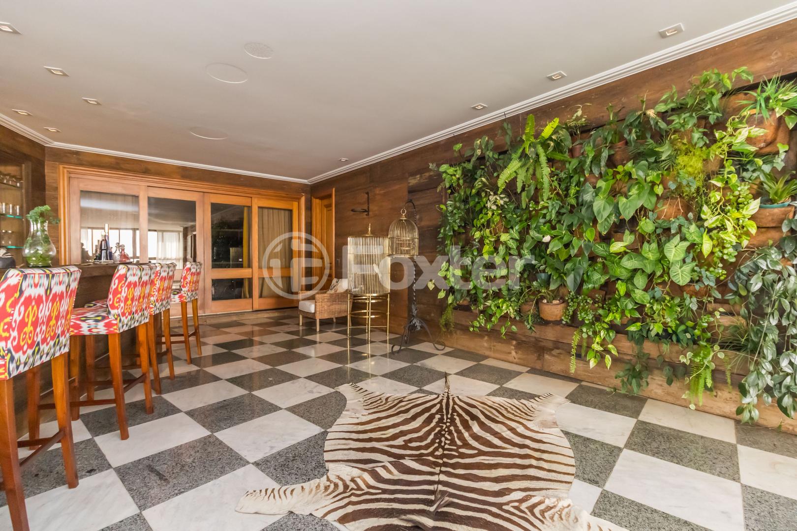 Bar com jardim vertical